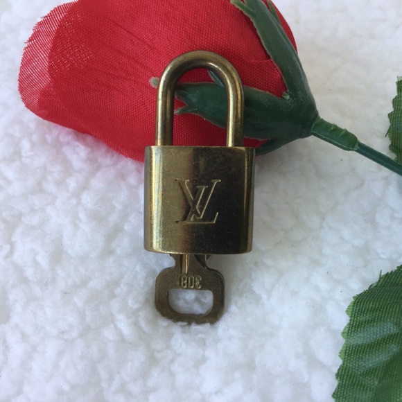 Louis Vuitton Set of 🔒 Padlock & 🔑 Key #308🔐